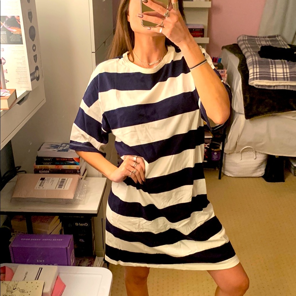 Striped short sleeve navy blue and white tshirt dress small Castro knee length